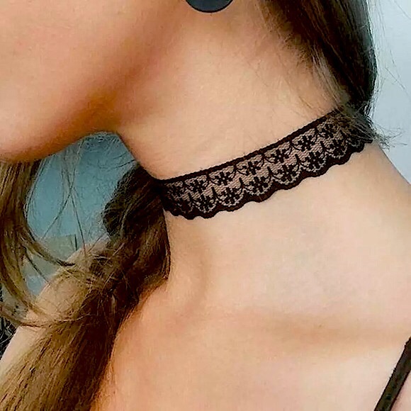 🔵𝟲𝟱%𝗢𝗙𝗙 𝗯𝘂𝗻𝗱𝗹𝗲𝘀 𝟯+🔵 NEW Black Lace Sheer Choker - Picture 1 of 11